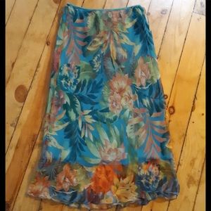 🌺Beautiful floral skirt by 2 Much LA🌺